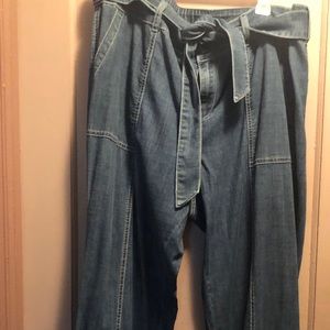 Wide leg jeans with tie belt